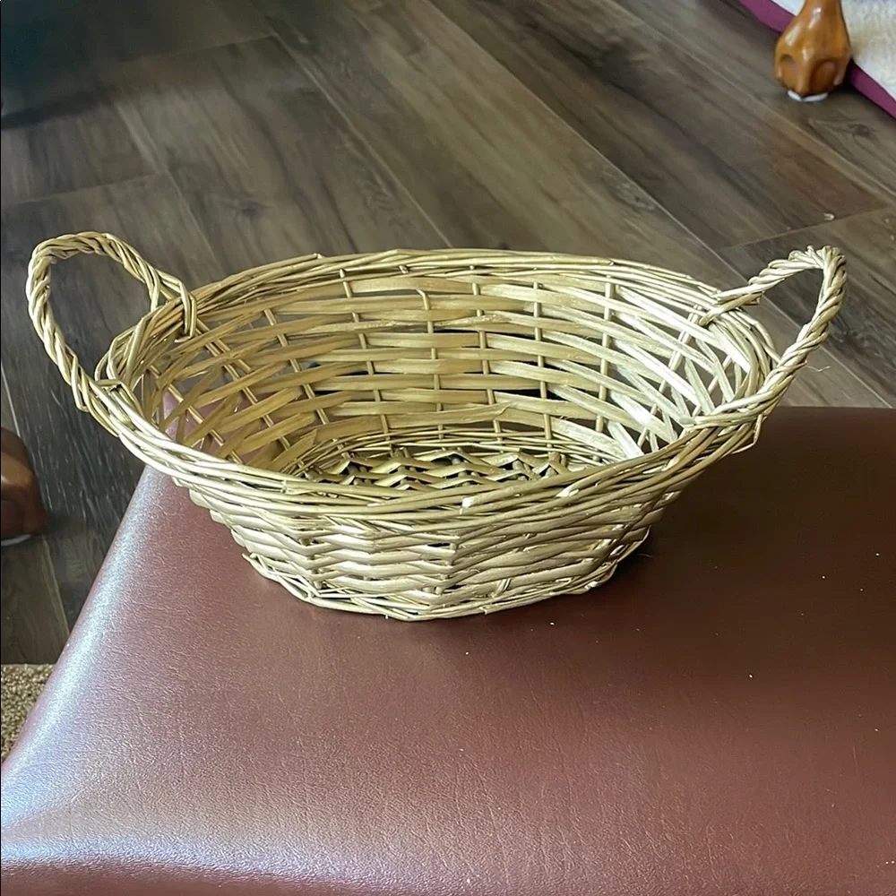 Elegant Woven Basket - Gold